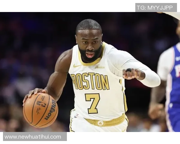 杰伦布朗表现低迷14投6中仅得12分5助攻失误5次正负值惨淡并列最低